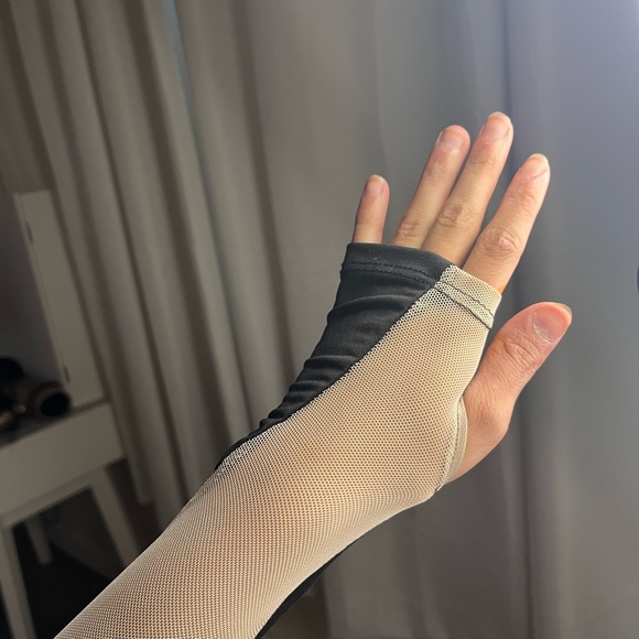 Sheer and black bodysuit - Picture 6 of 9